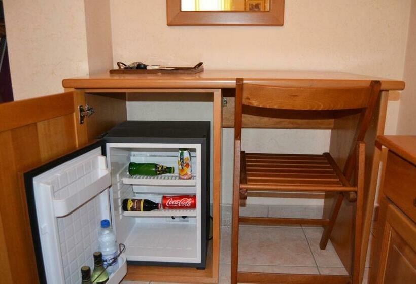 غرفة قياسية ثلاثية, Ristorante L'avvenire