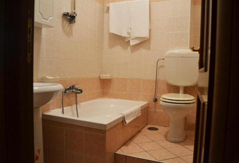 غرفة قياسية, Ristorante L'avvenire