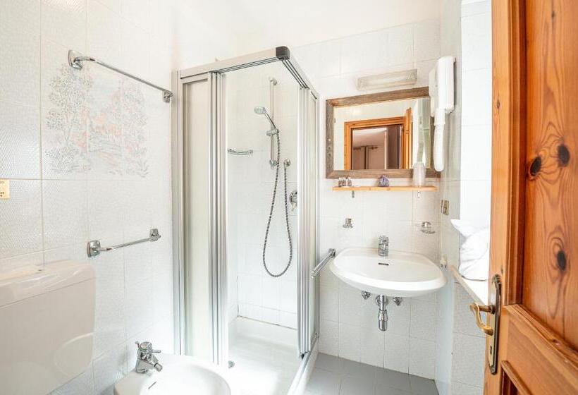 غرفة قياسية ثلاثية مزودة بشرفة, Villa Ruggero Wine