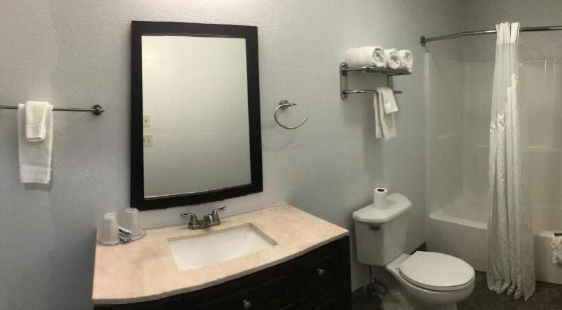 جناح سرير كينج, Budget Inn & Suites