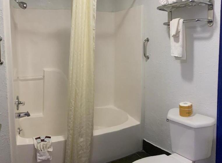 스위트 킹사이즈 침대, Budget Inn & Suites