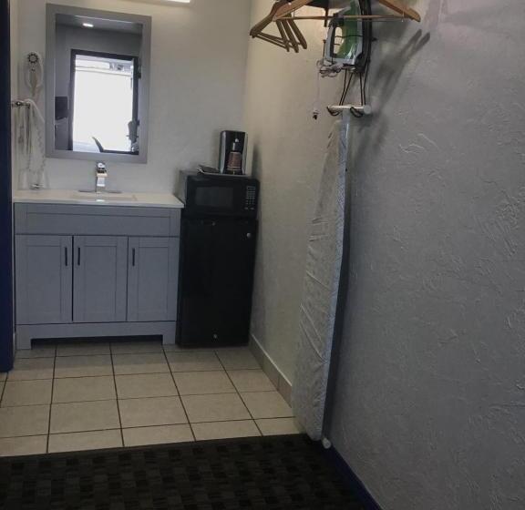 جناح سرير كينج, Budget Inn & Suites