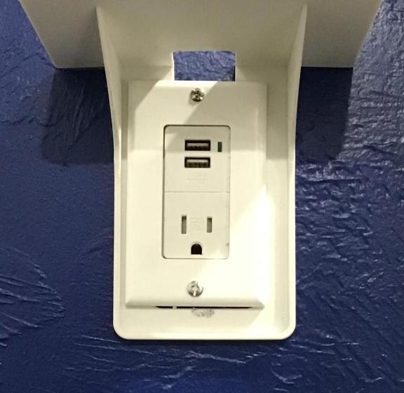 غرفة ديلوكس ثلاثية, Budget Inn & Suites