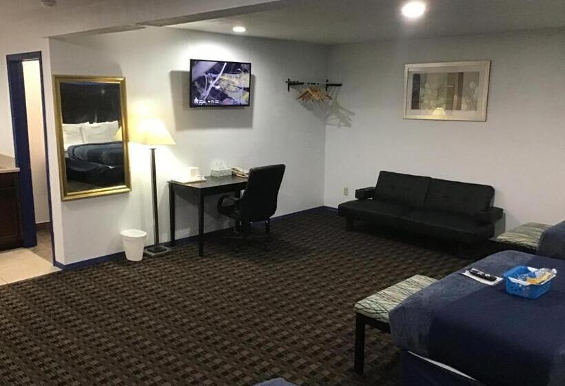 غرفة ديلوكس ثلاثية, Budget Inn & Suites