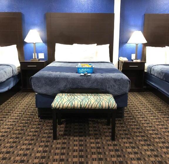 غرفة ديلوكس ثلاثية, Budget Inn & Suites