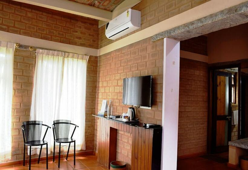 디럭스 룸, Our Native Village