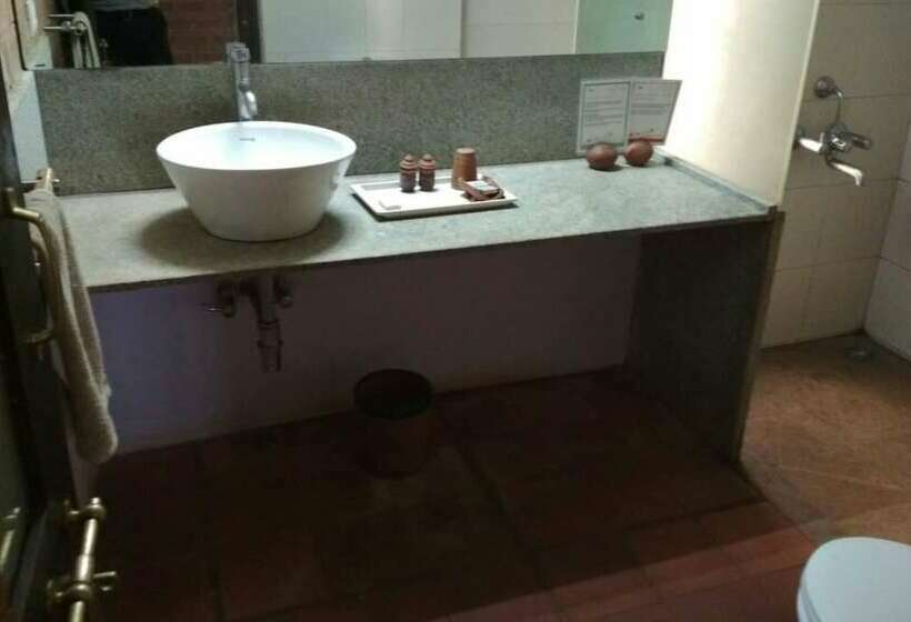 デラックスルーム, Our Native Village