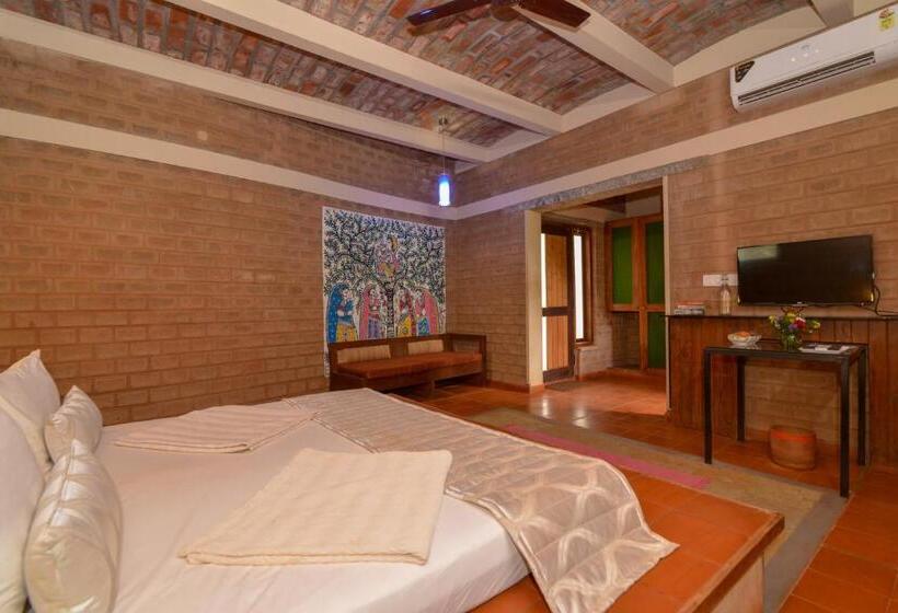 디럭스 룸, Our Native Village