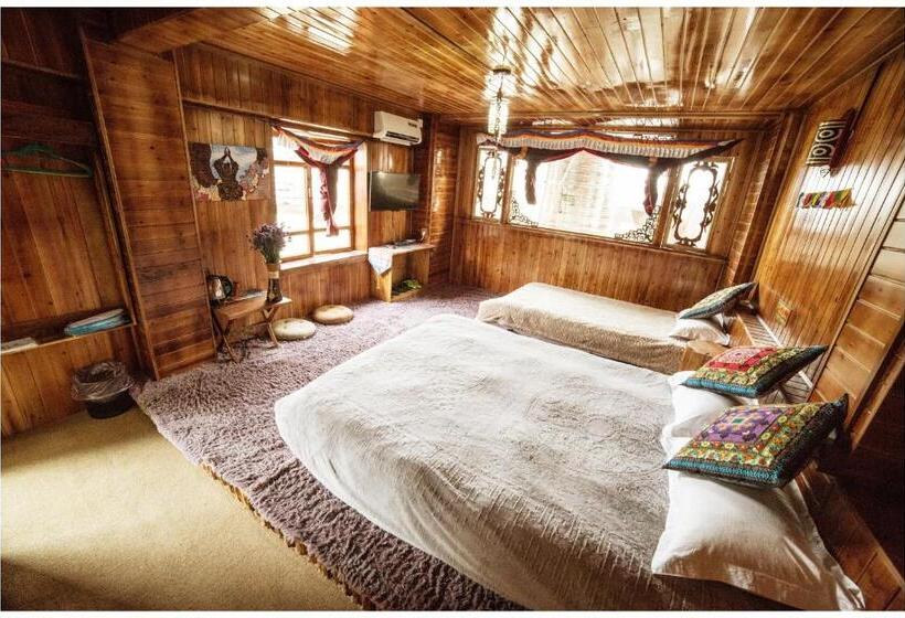 Семейный Номер, Yi's Hostel