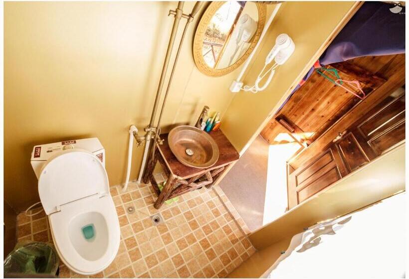 스탠다드 룸 산 전망, Yi's Hostel