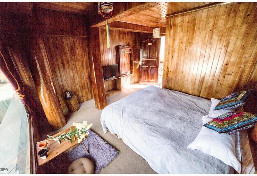 스탠다드 룸 산 전망, Yi's Hostel