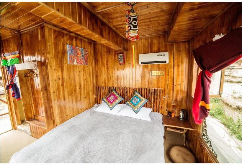 Номер Стандарт Вид на Горы, Yi's Hostel