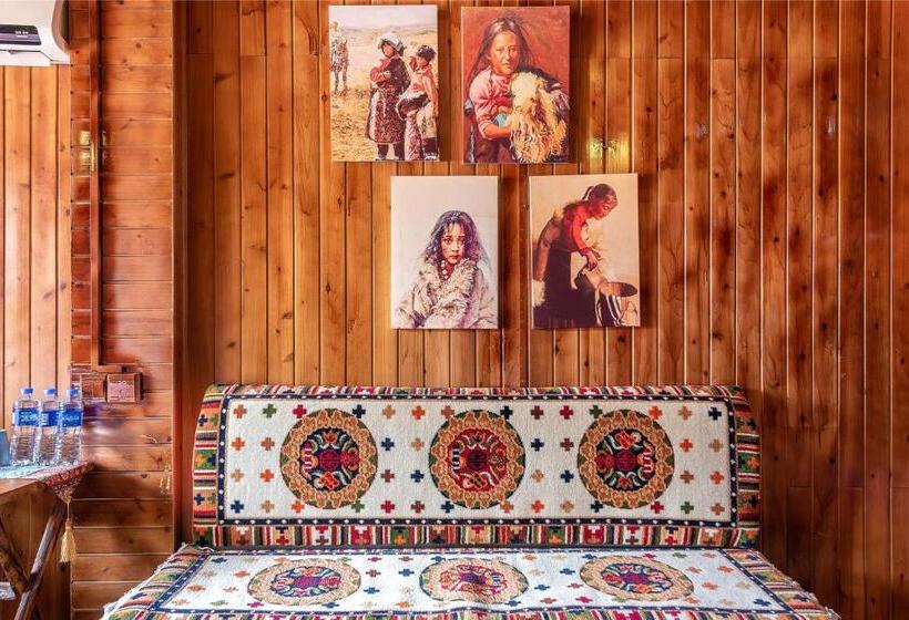 غرفة قياسية رباعية مطلة على الحديقة, Yi's Hostel