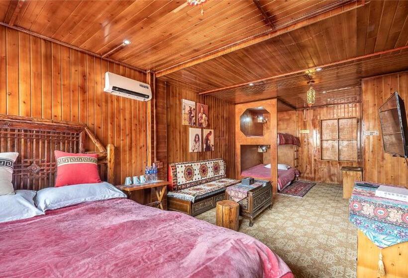 정원 전망 4인용 스탠다드 룸, Yi's Hostel