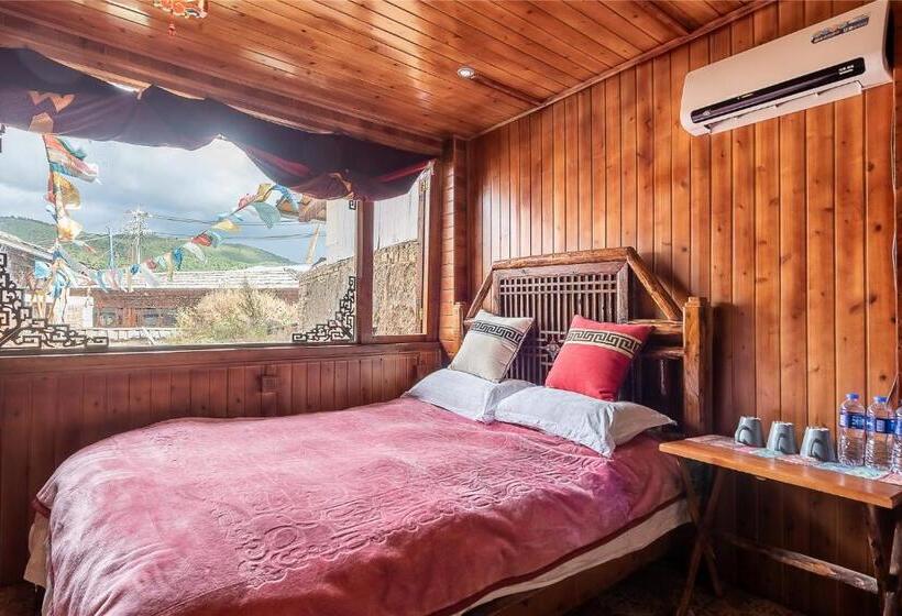 غرفة قياسية رباعية مطلة على الحديقة, Yi's Hostel