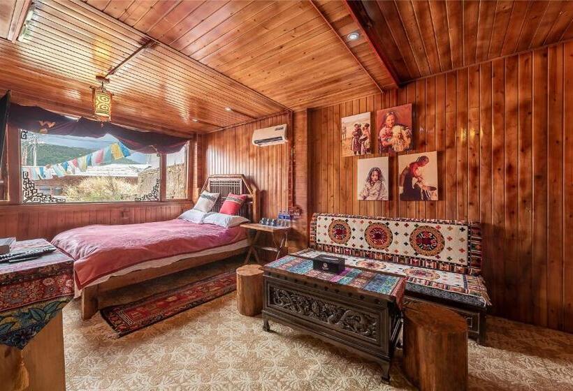 Четырехместный Номер Стандарт Вид на Сад, Yi's Hostel