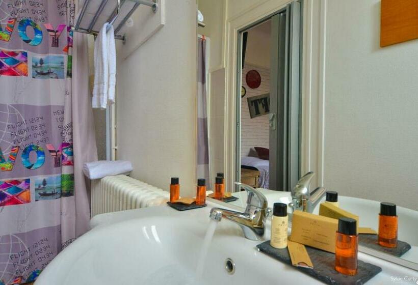 标准三人间, La Roseraie