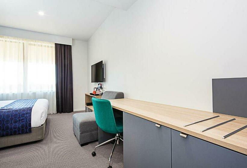 标准工作室, Mantra Macarthur