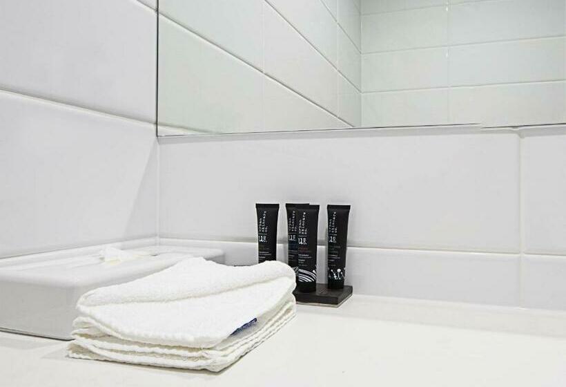 标准工作室, Mantra Macarthur