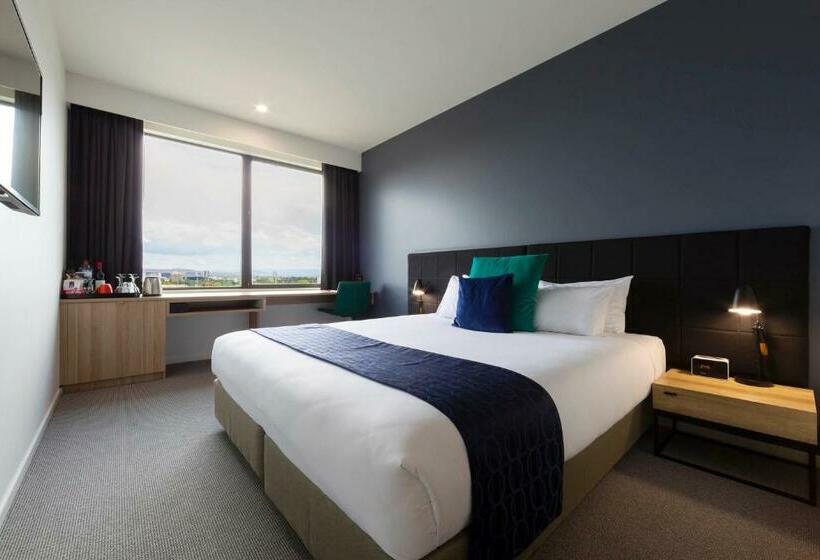 豪华工作室, Mantra Macarthur