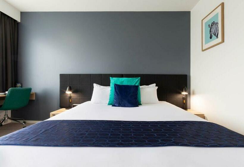 豪华工作室, Mantra Macarthur