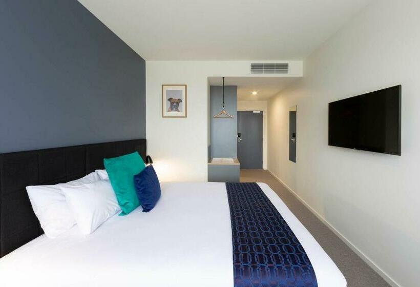 豪华工作室, Mantra Macarthur