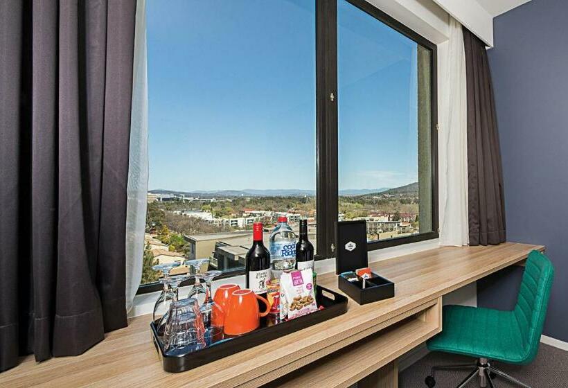 豪华工作室, Mantra Macarthur