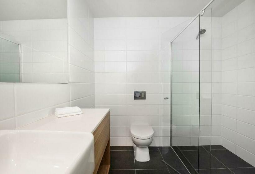 豪华工作室, Mantra Macarthur