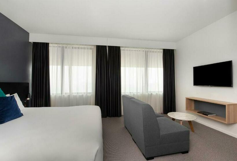 管理人员工作室, Mantra Macarthur