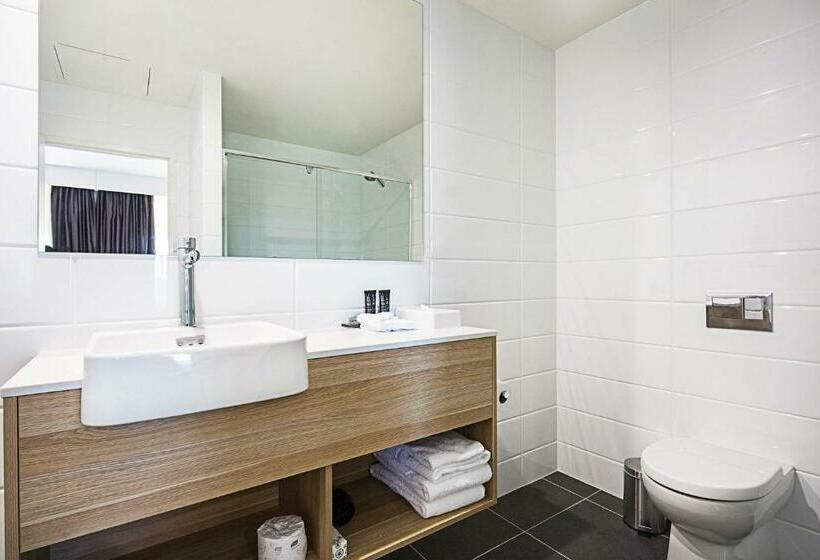 管理人员工作室, Mantra Macarthur