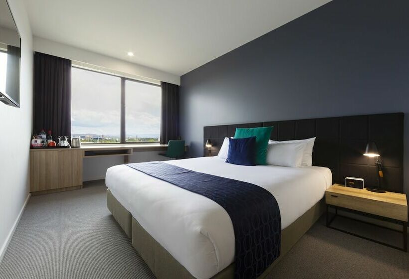 豪华工作室, Mantra Macarthur