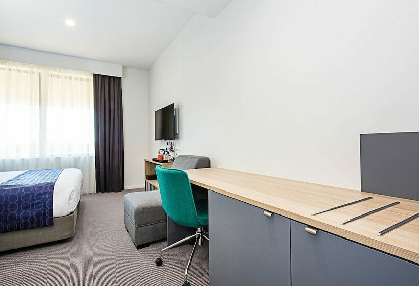 标准工作室, Mantra Macarthur