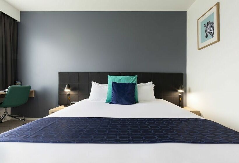 豪华工作室, Mantra Macarthur