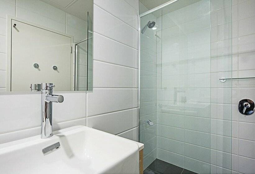 标准工作室, Mantra Macarthur