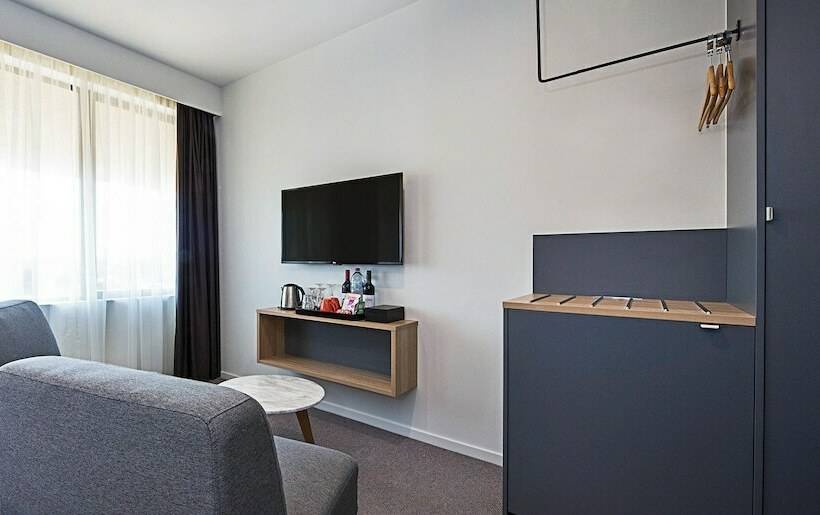 管理人员工作室, Mantra Macarthur