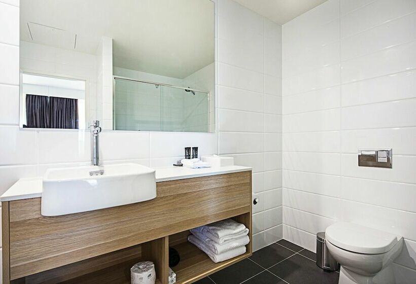 管理人员工作室, Mantra Macarthur