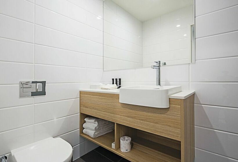 管理人员工作室, Mantra Macarthur