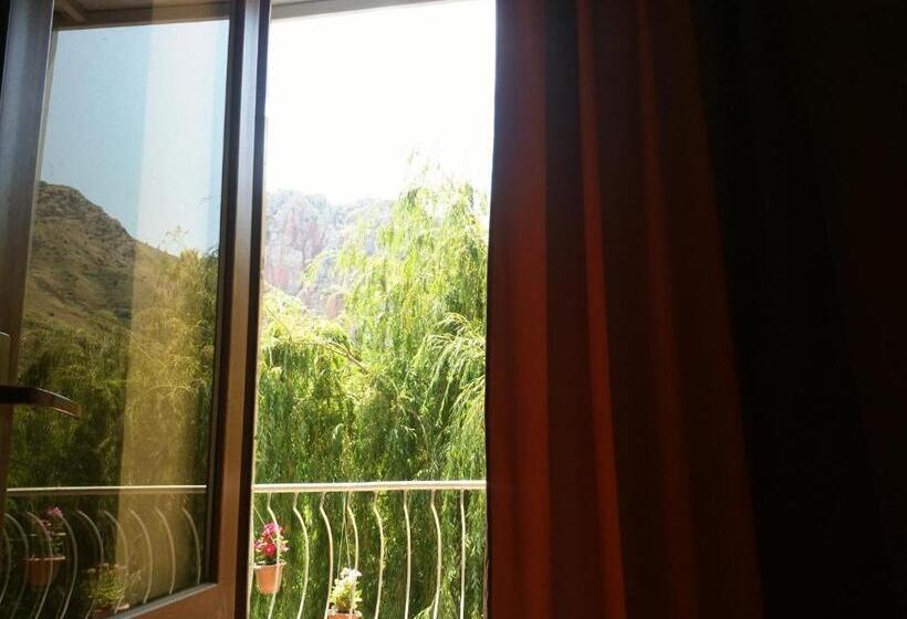 اتاق استاندارد با چشم‌انداز, Noravank S