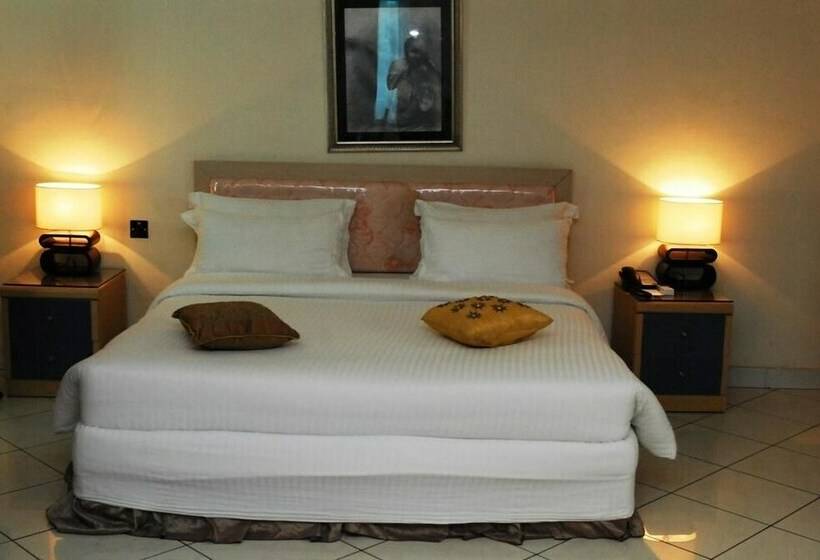 سوییت لوکس, Royal Choice Inn