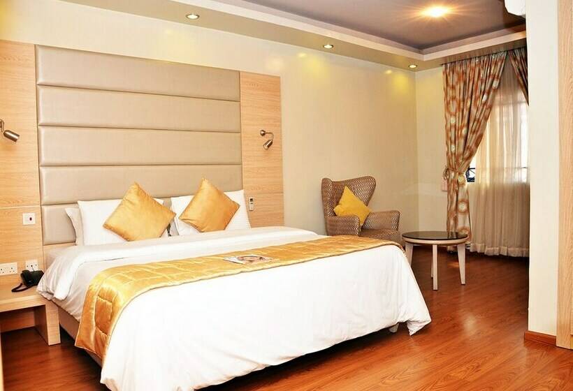 سوییت لوکس, Royal Choice Inn