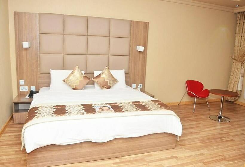 سوییت لوکس, Royal Choice Inn