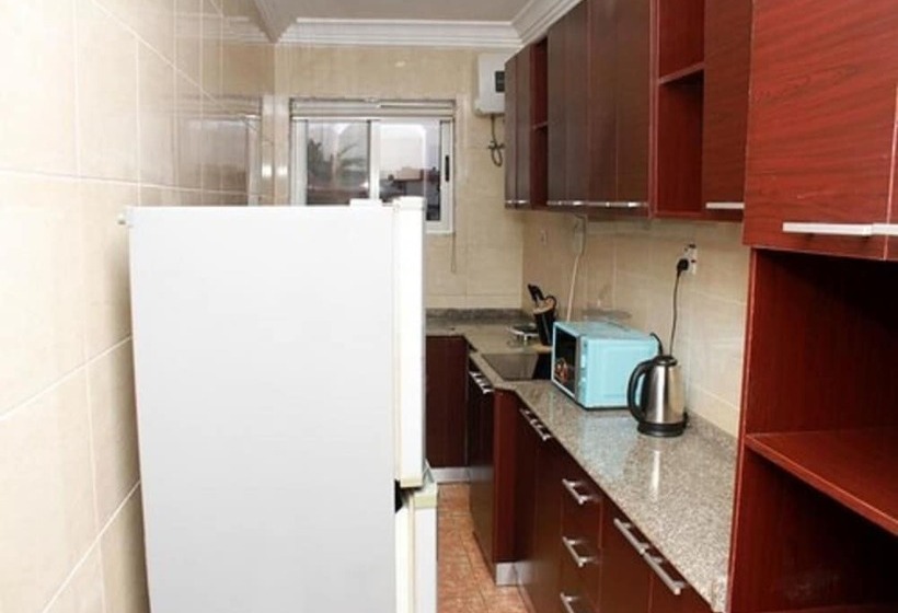 سوییت لوکس, Royal Choice Inn