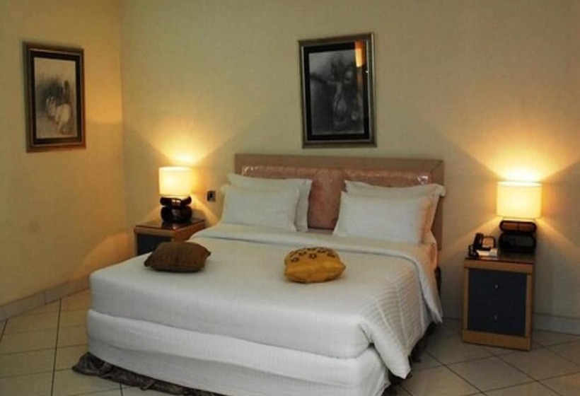 سوییت لوکس, Royal Choice Inn