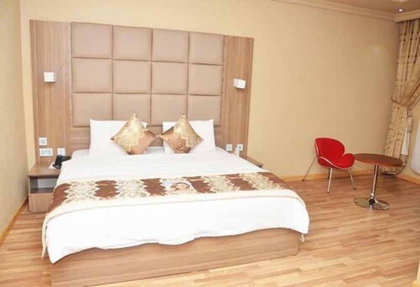 سوییت لوکس, Royal Choice Inn