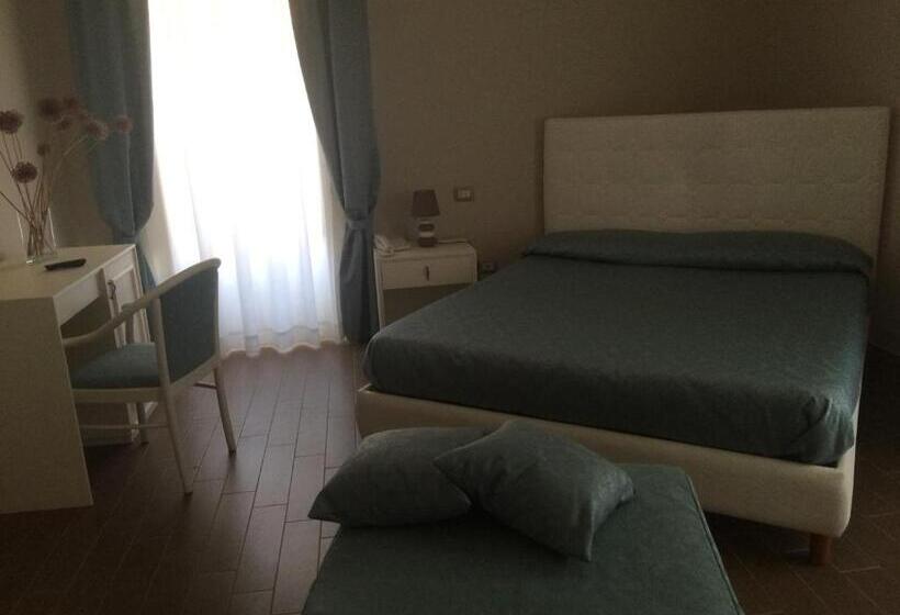 חדר סטנדרט לשלושה, Sant'anna