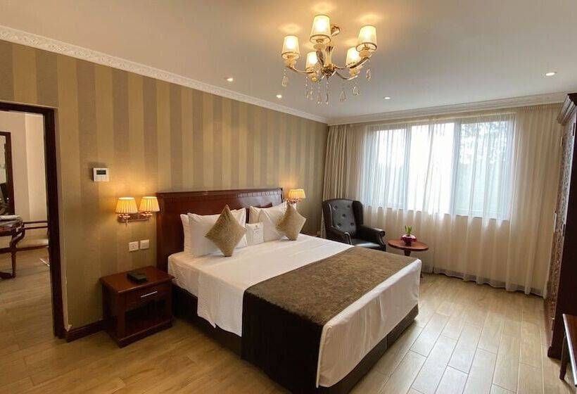 جناح, Sarova Woodlands