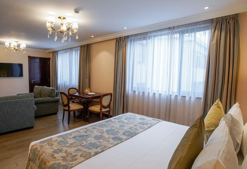 标准工作室, Sarova Woodlands