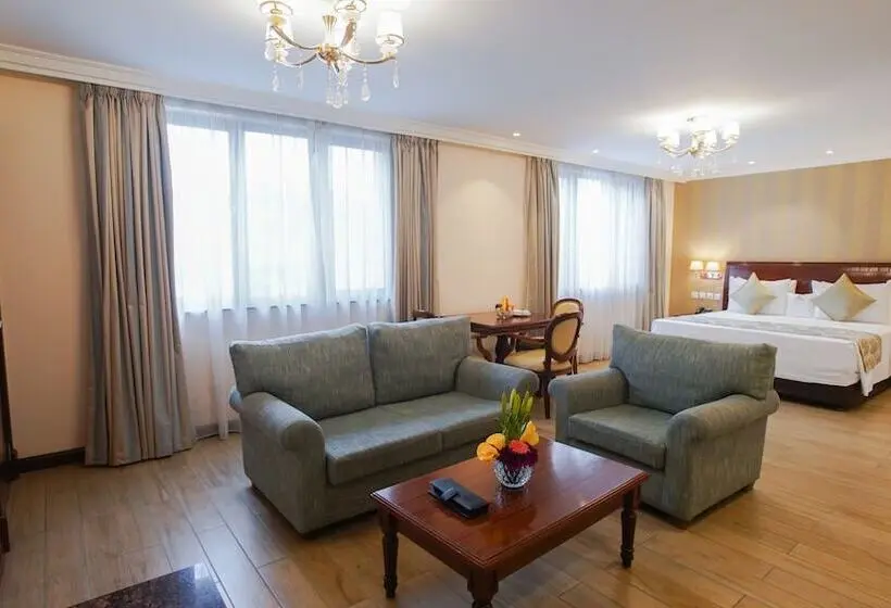 スタンダードスタジオ, Sarova Woodlands