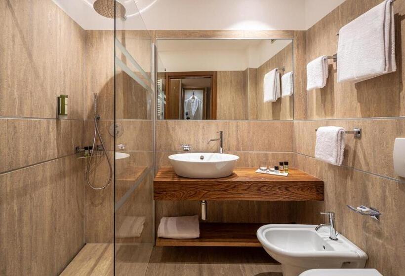 带阳台的三人标准间, Splendid