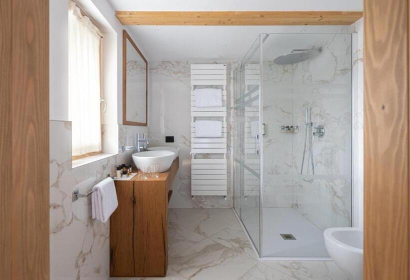 小型套房带阳台, Splendid